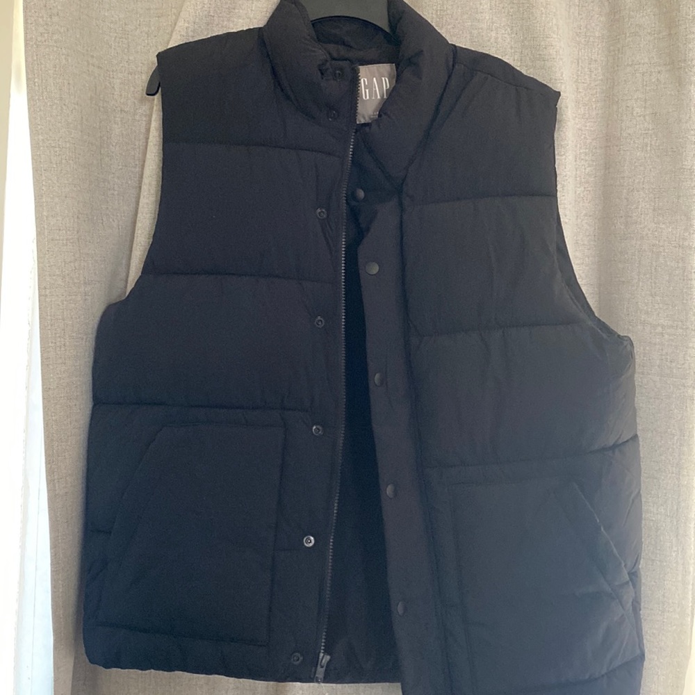 New never worn with tags black gap vest